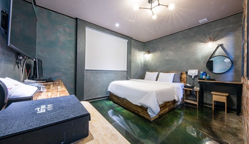 Room (Semi-Special Room)