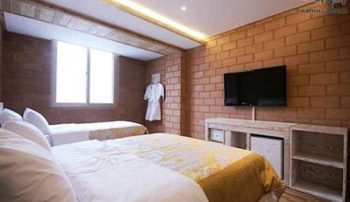 Room (Twin)