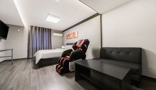 Room (Suite (Massage Chair)(Netlfix Bathtub)