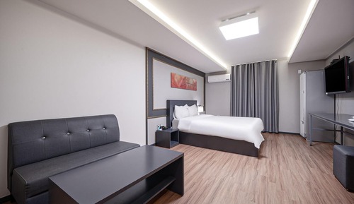 Room (Suite Styler (Netflix Bathtub))