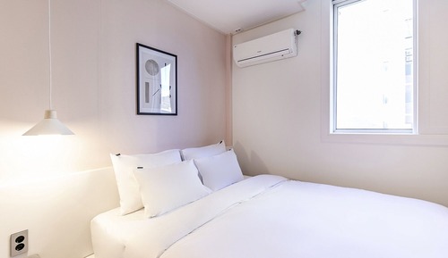 Room (Standard Double (Netflix Non-smoking )