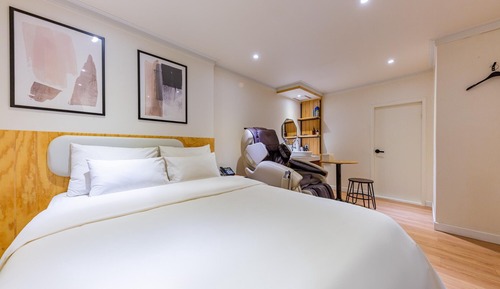 Room (Premier - Weekday breakfast included )
