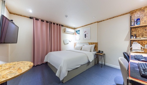Room (Deluxe - Weekday breakfast included ()
