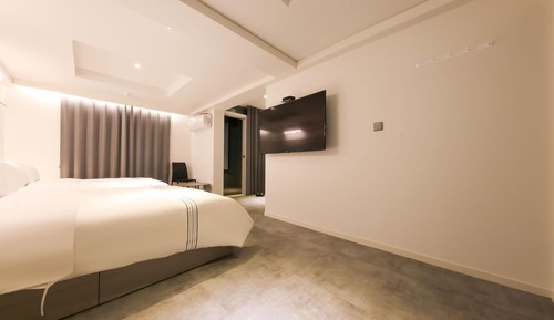 Room (Simmons Terrace Suite (Netflix + PC +)
