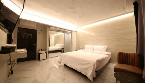 Room (Time Special Price (Netflix Room Rand)