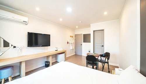 Room (Pension type standard (catering avail)