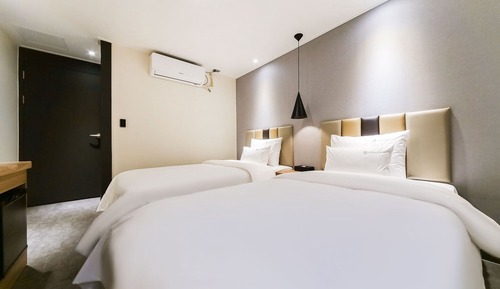 Room (Single Twin (All rooms can be viewed )