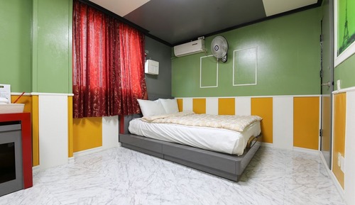 Room (Bed + Ondol)