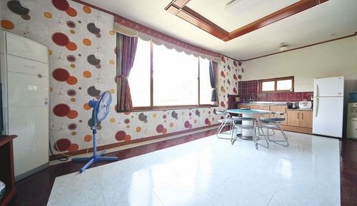 Room (Ondol Shared Room)