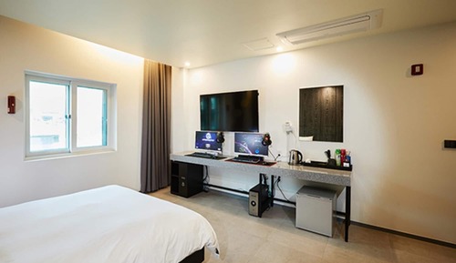 Room (Couple PC Room)