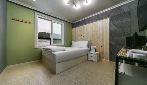 Room (Massage bed room (good room heating/c)