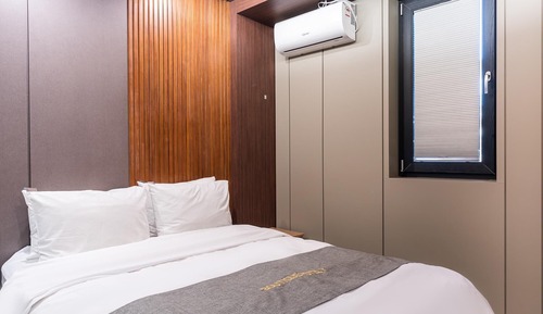Room (Suite (air purifier non-smoking in al)
