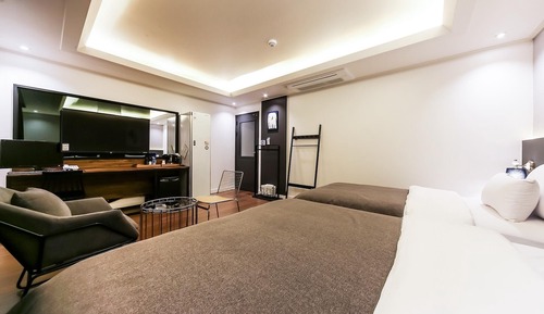 Room (**Style** Business Twin (Netflix Disn)