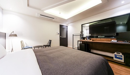 Room (Deluxe Styler (Samsung Styler Netflix)
