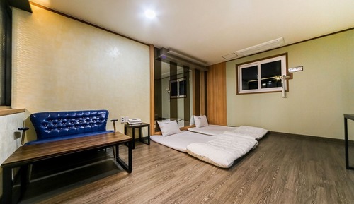 Room (Ondol (Netflix viewing/spacious room/)