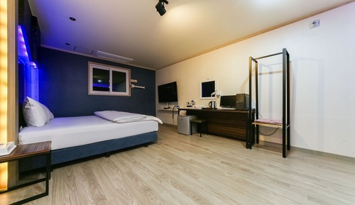 Room (Special room (Netflix viewing / spaci)