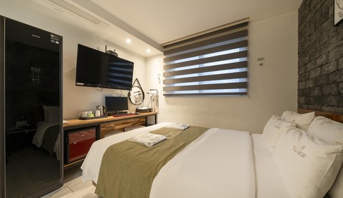 Room (Standard Premium (Netflix Disney+ sty)