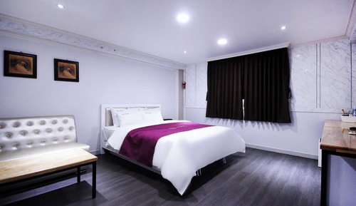 Room (Standard (high quality bedding/latest)