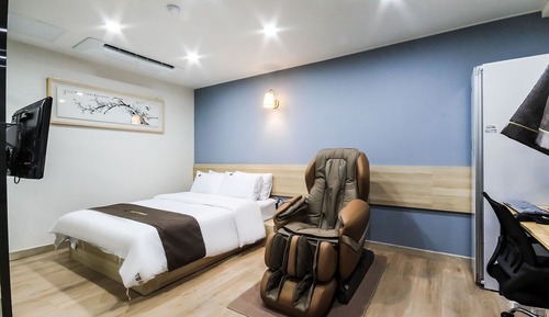 Room (Special Room A (massage chair & style)