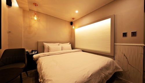 Room (Superior (75 inch TV free use of outd)