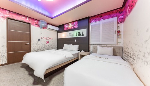 Room (Twin - Additional charge of 5000 won )