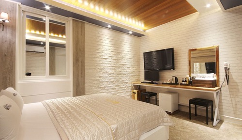 Room (Standard - Bathtub front desk inquiry)