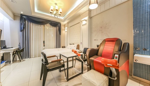 Room (Drive (1 room per week Netflix availa)