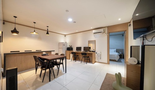 Room (Private Room (Exclusive basement (win)