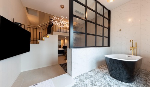 Room (VIP (duplex structure massage chair 7)