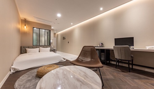 Room (Same-day special price B (random assi)
