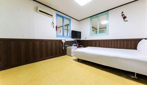 Room (Quad room)