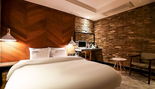 Room (Deluxe (up to KRW 5000 discount when )