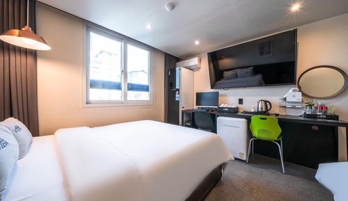 Room (Premium-Twin Bed (Double and Single B)