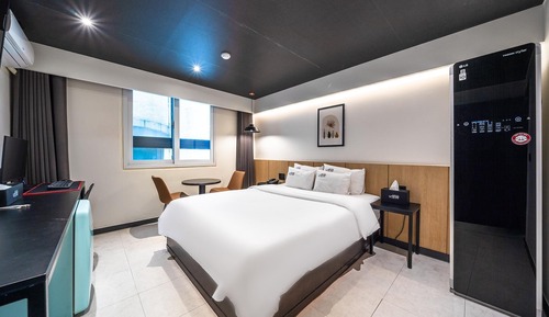 Room (Standard-Styler (1PC Netflix))
