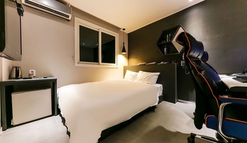 Room (YA-VIP (RTX 2080or RTX 3050 random al)