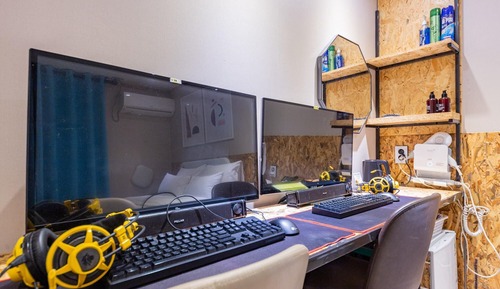 Room (JA-Superior (Netflix graphics card 10)