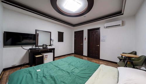 Room (Couple)