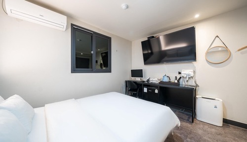 Room (OTT movie room (all-in-one LG PC 65-i)
