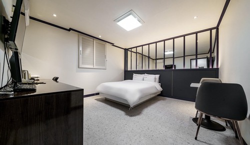 Room (Deluxe mirror (mirror room bathtub))