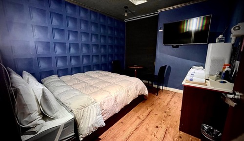 Room (Deluxe / Random (Non-smoking room ope)