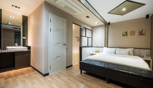 Room (Deluxe (Netflix available spacious ro)