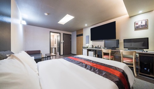 Room (Suite Couple PC (i5 16 GB GTX1060 6G )