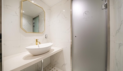 Room (Suite - 2 PCs of high specification ()