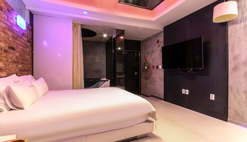 Room (VIP (Monday-Friday simple breakfast f)