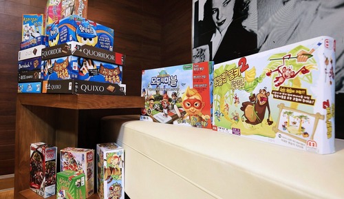 Room (Game party room (Wave Netflix Disney+)