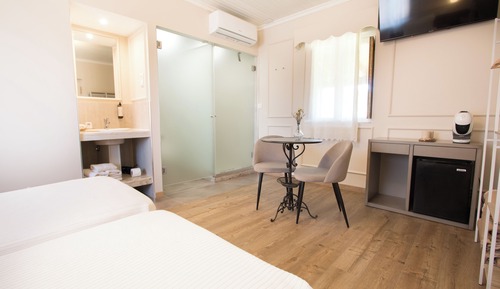 Habitación superior con 2 camas individuales, 1 habitación, vistas al jardín