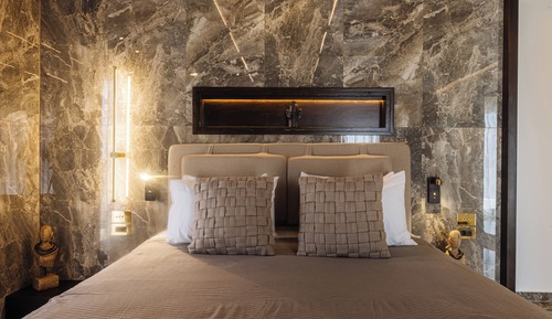 Luxury Suite with Private Jacuzzi