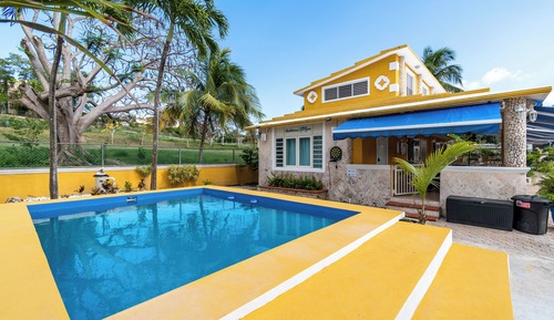 Exclusive house, multiple beds, private pool, garden views (casamares)