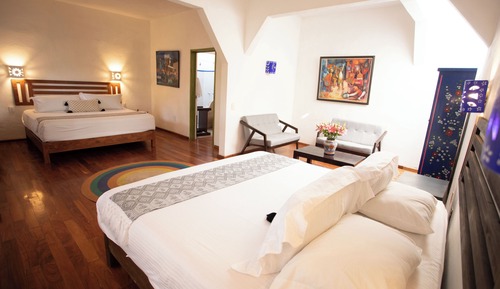 Habitación Deluxe doble, 2 camas de matrimonio, vistas al patio