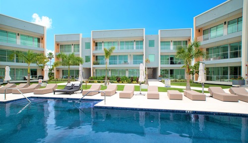 Apartamento de lujo, 2 habitaciones, balcón, vistas a la piscina